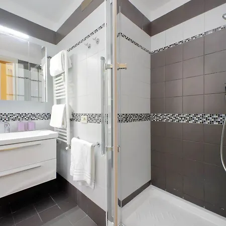 Casa Giuliana -3Br 2Bath Flat, 116 M2 On One Level, 2Nd Floor With Lift, High Comfort, Quite, Chic, Condo Doorman, 600 Meters From Vatican Museums And Ottaviano Metro, Plenty Of District Facilities, Welcome Drinks & Local Guide, 24 Hour 4 Language Su Exterior photo