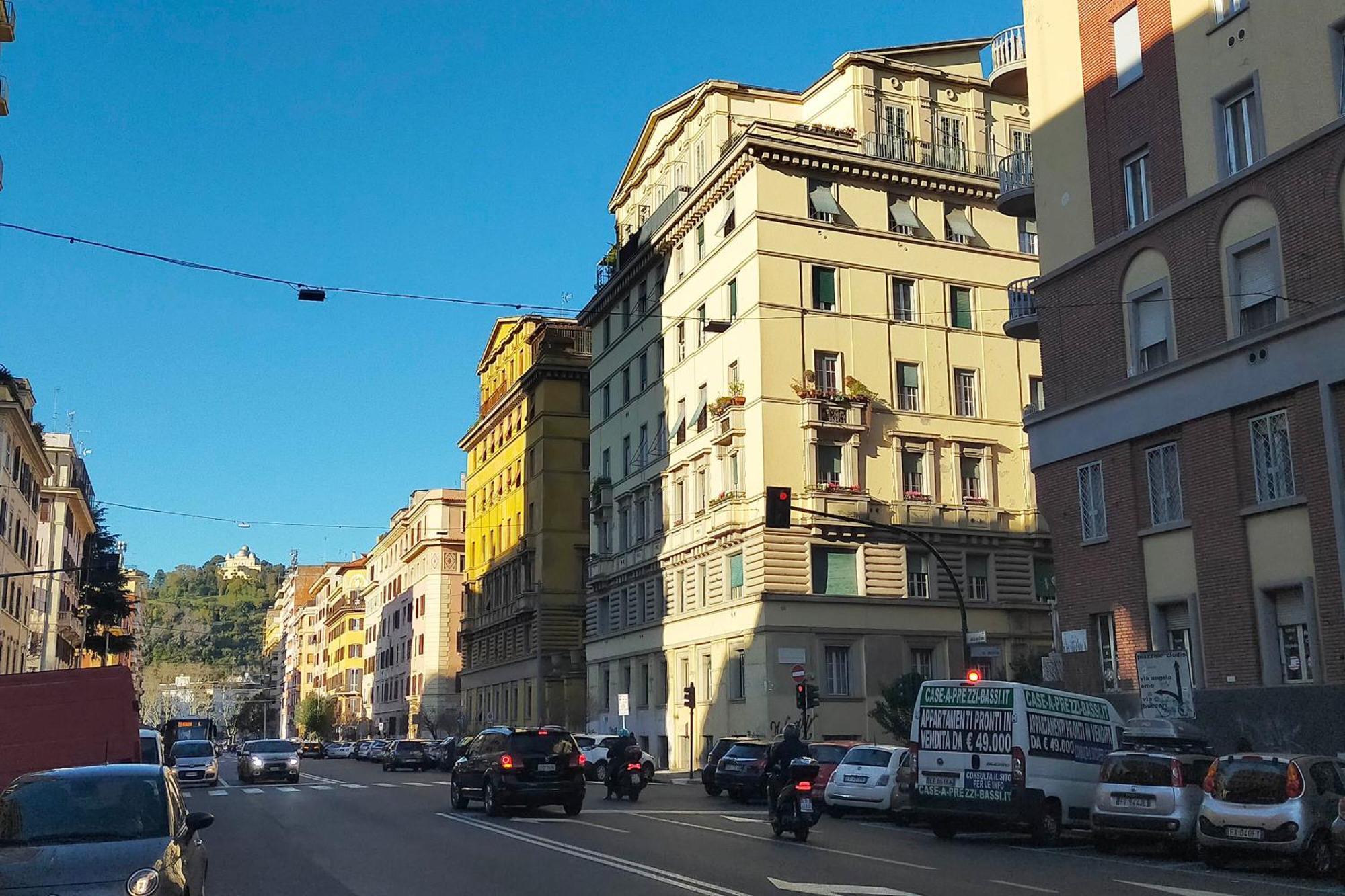 Casa Giuliana -3br 2bath Flat, 116 M2 On One Level, 2nd Floor With Lift, High Comfort, Quite, Chic, Doorman, 600 Meters From Vatican Museums And Ottaviano Metro, Plenty Of District Facilities, Welcome Drinks & Local Guide, 24 Hour 4 Language Su Appartement