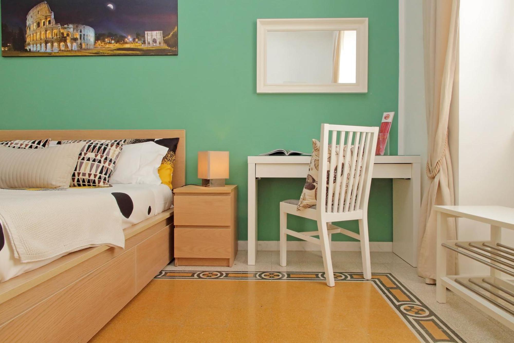 Appartement Casa Giuliana -3br 2bath Flat, 116 M2 On One Level, 2nd Floor With Lift, High Comfort, Quite, Chic, Doorman, 600 Meters From Vatican Museums And Ottaviano Metro, Plenty Of District Facilities, Welcome Drinks & Local Guide, 24 Hour 4 Language Su